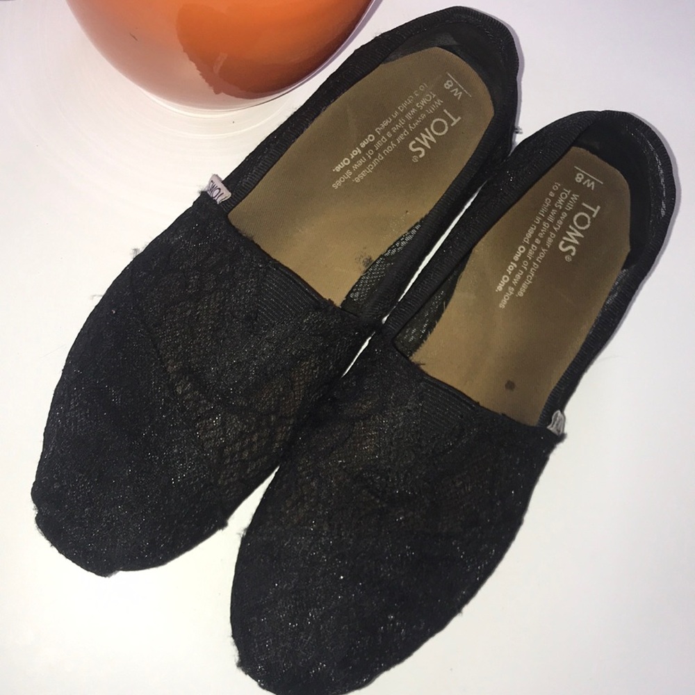 SOLD!! Toms 8W